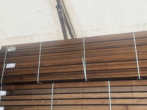 Bois d'extérieur - Pin Marron traité autoclave classe 4